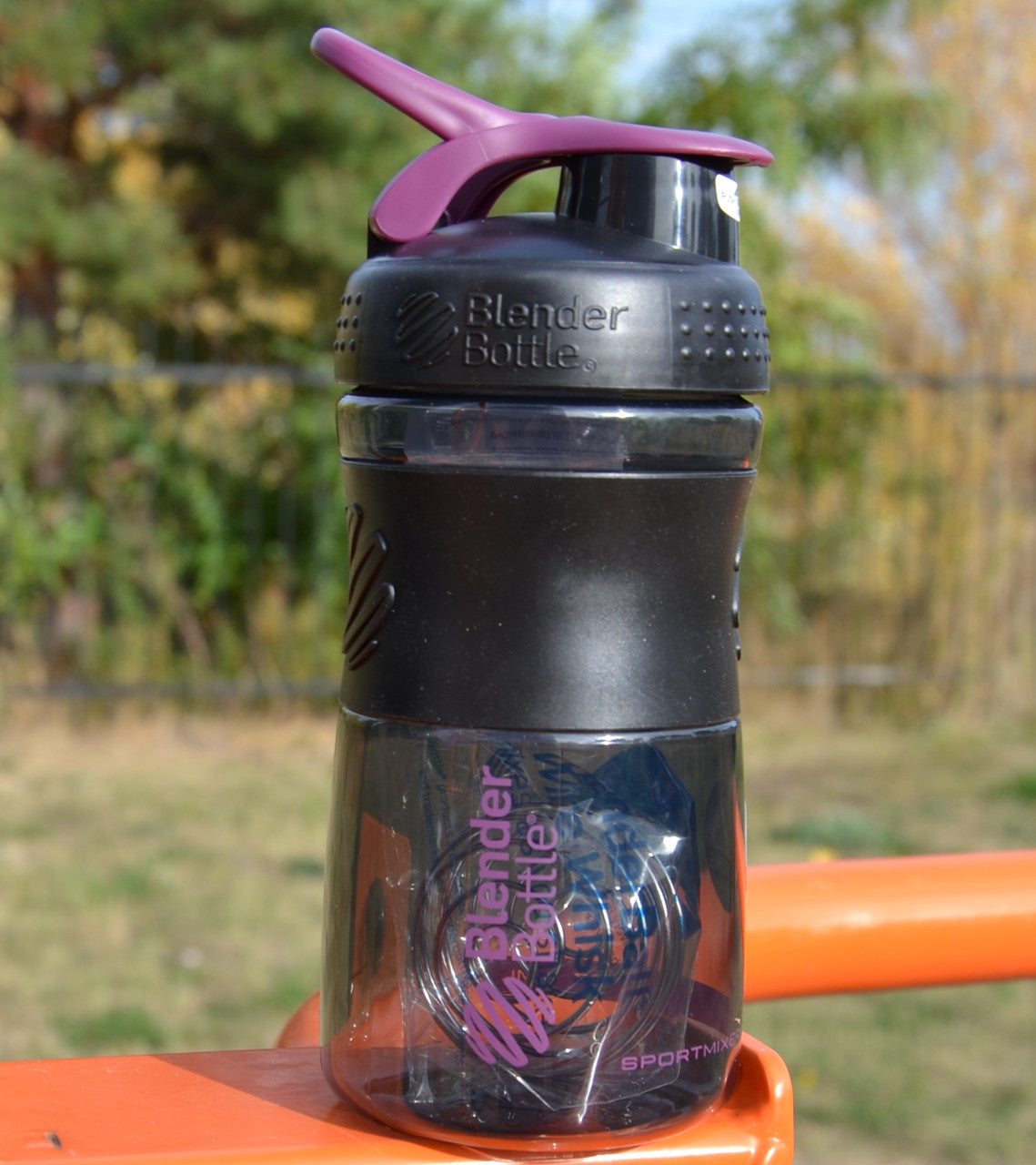 Шейкер спортивний (пляшка) BlenderBottle SportMixer Flip 20oz/590ml Black/Plum