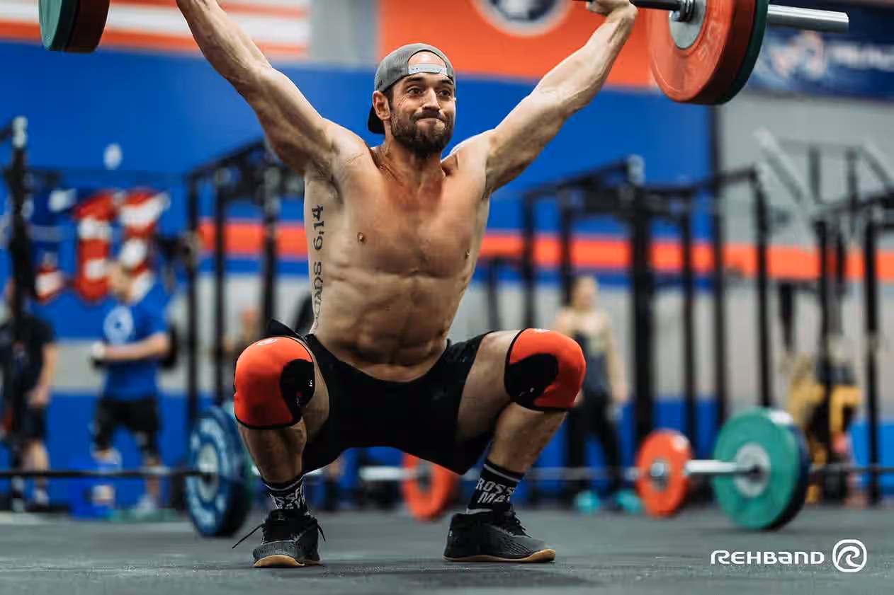 наколінники Rehband 105304 на спортсмені