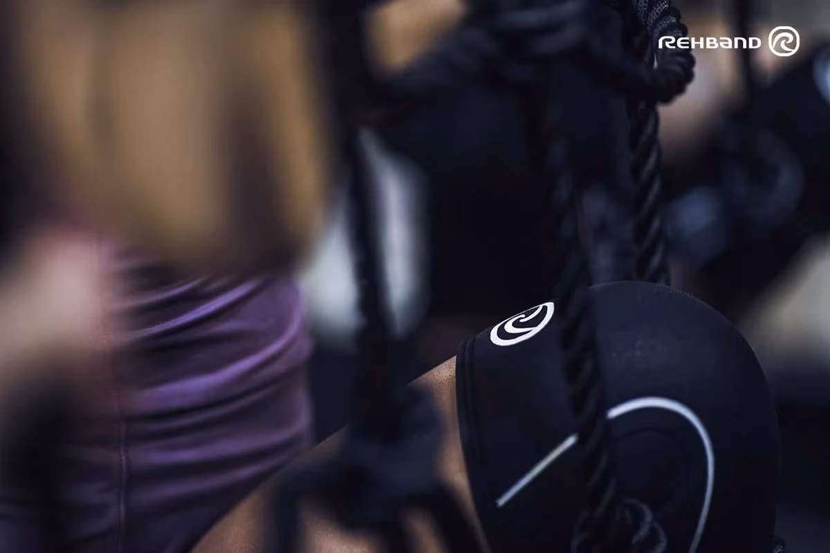 наколінники Rehband 105306-51 - крупний план логотипа