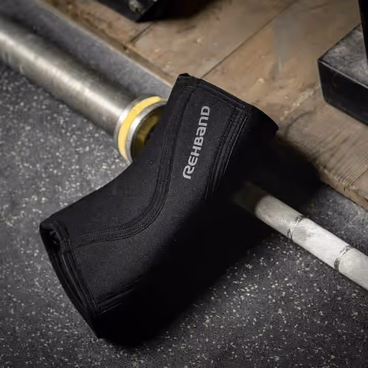 наколінники Rehband CrossFit 105366 на спортсмені