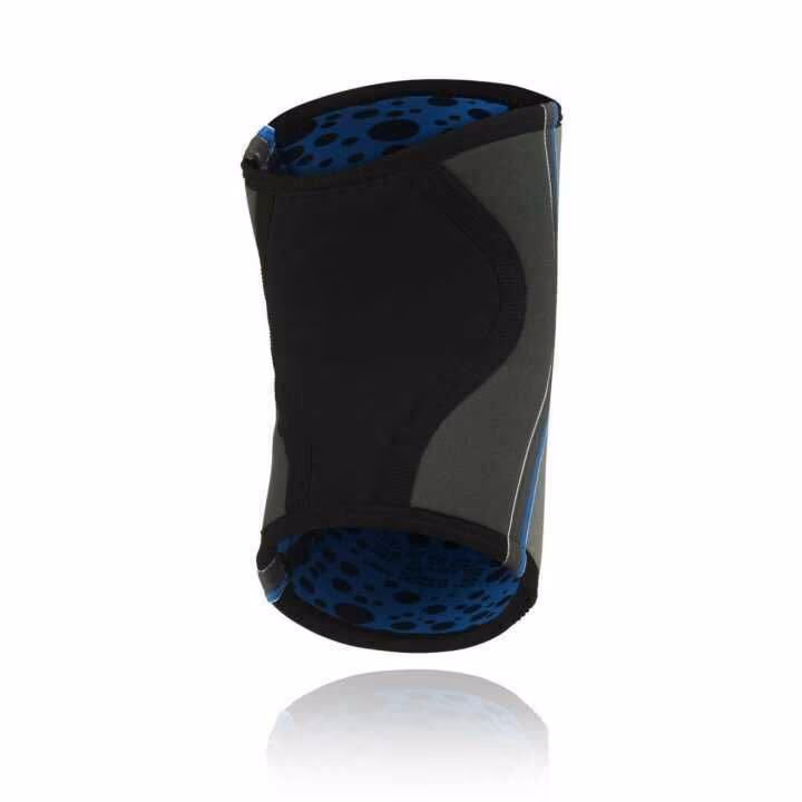 наколінники Rehband 7751 на спортсмені